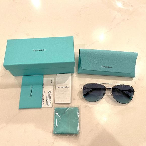 Tiffany & Co. Accessories - Tiffany Pilot Sunglasses